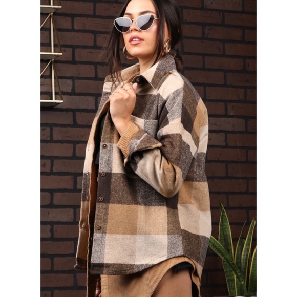 🆕Brown and taupe plaid button down shacket - Picture 4 of 5